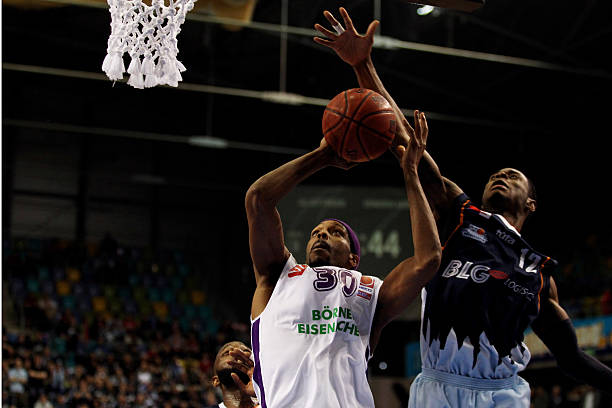 在他缺阵的 在他缺阵的