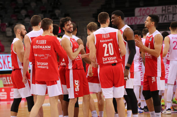 频繁换帅虽 频繁换帅虽